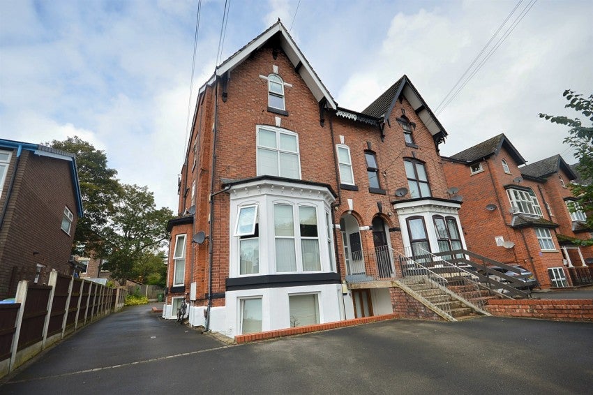 Flat Irlam Road in Trafford