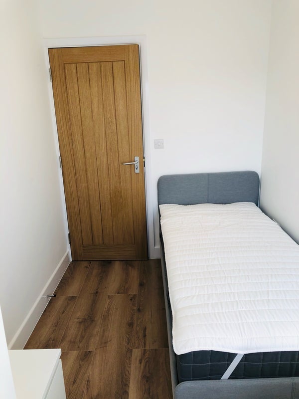 Room Cooper's Road in Greater London