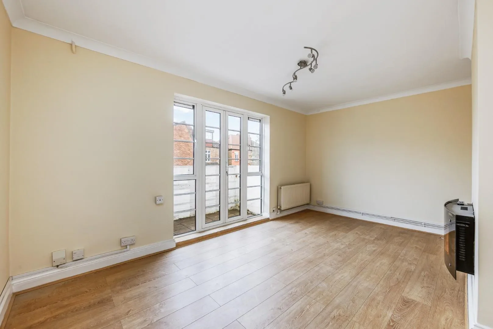Flat Hartley Court in Greater London