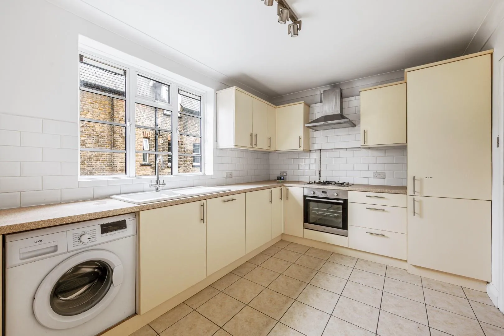 Flat Hartley Court in Greater London