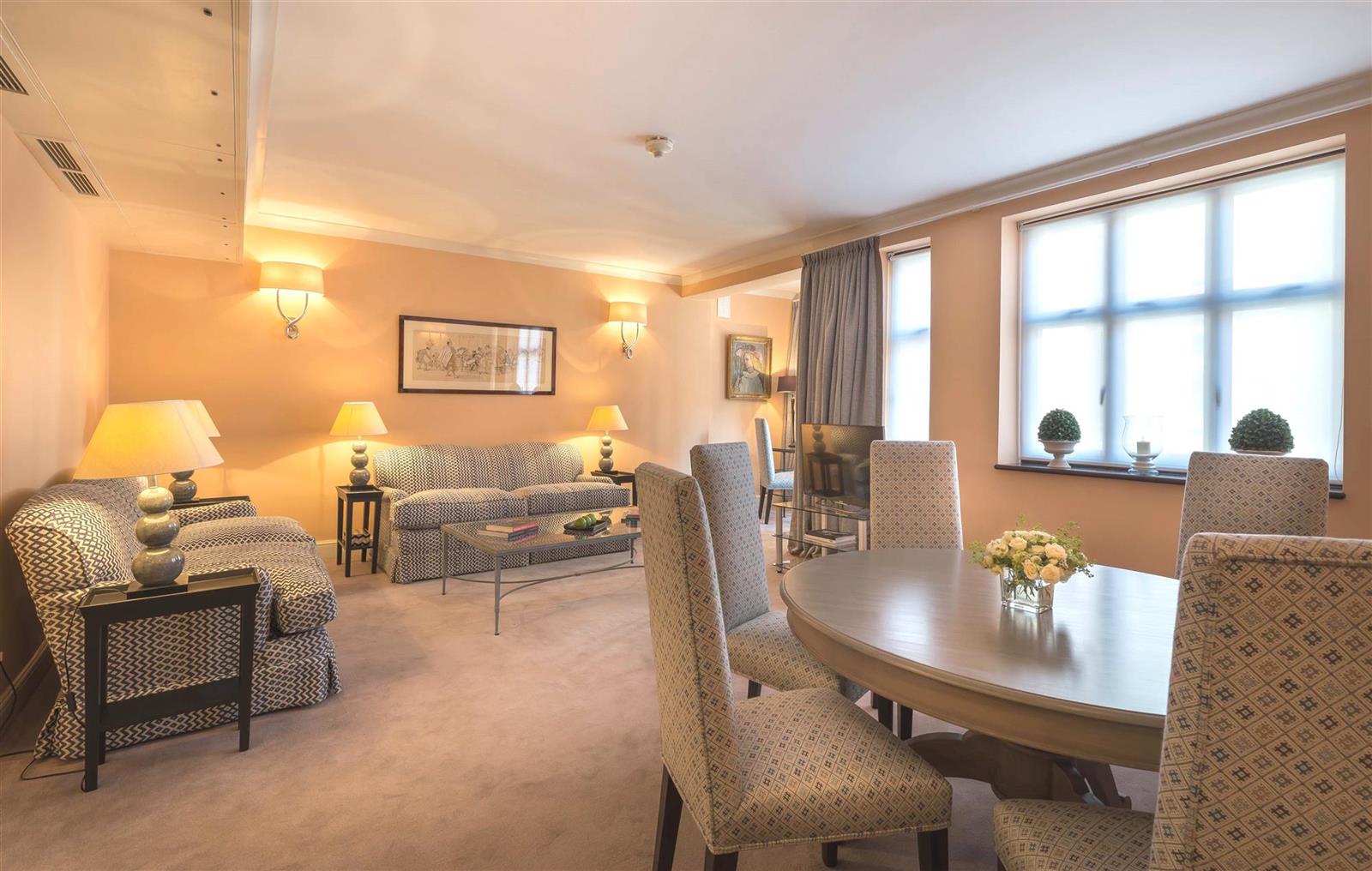 Flat Rysbrack Street in Greater London