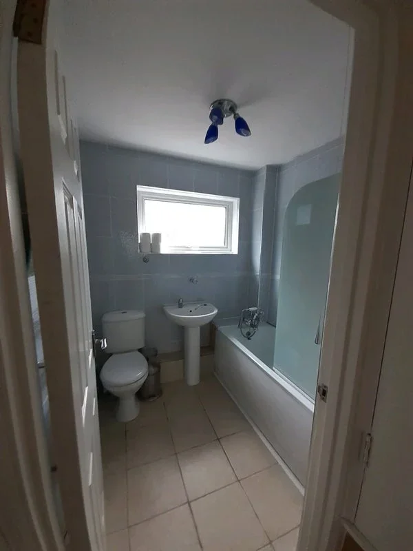 Room Manor Road in Uttlesford
