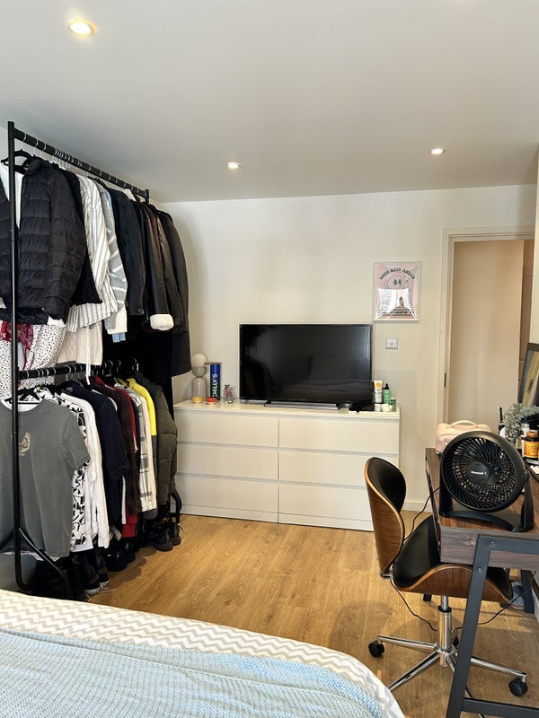 Room Tudor Road in Greater London