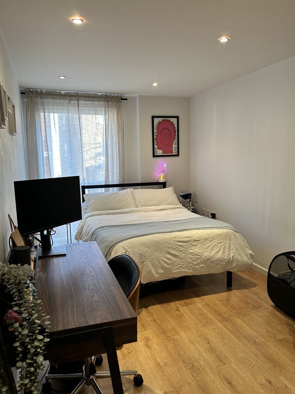 Room Tudor Road in Greater London