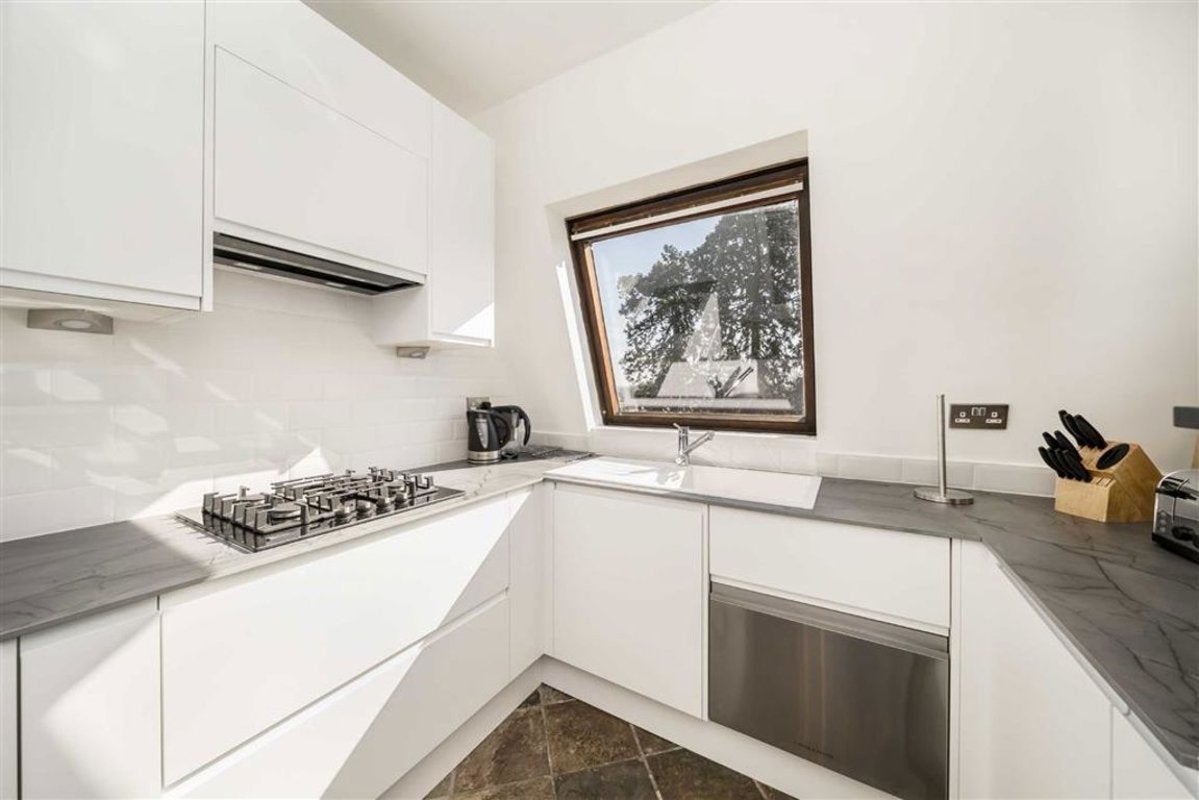 Flat Twickenham Road in Greater London