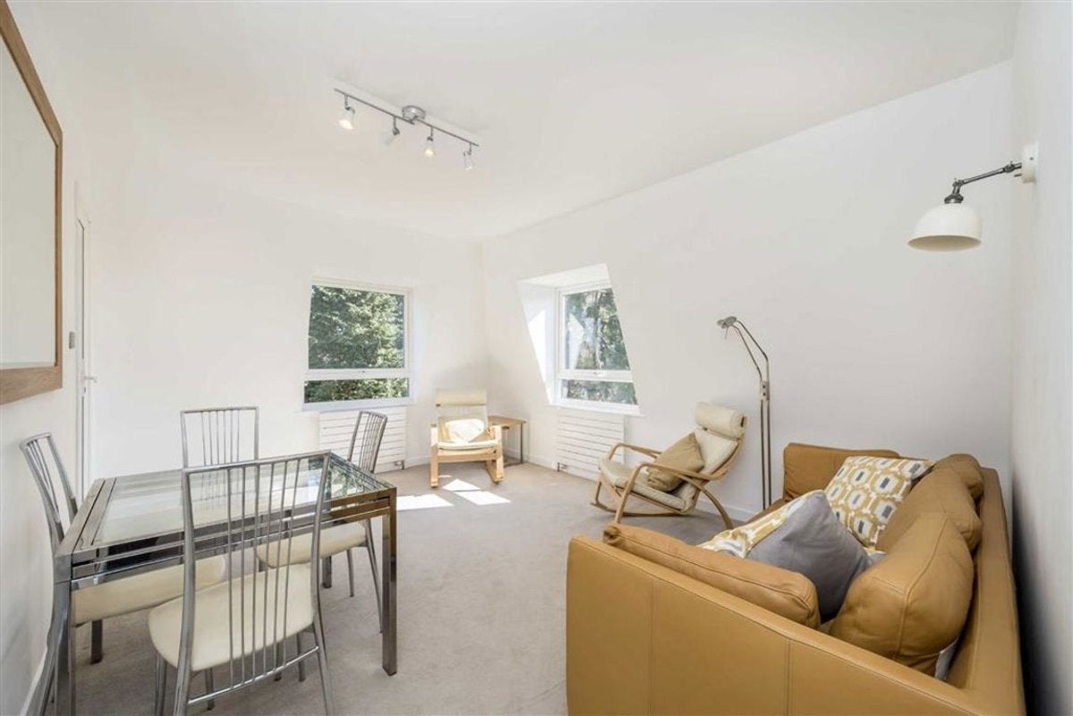 Flat Twickenham Road in Greater London