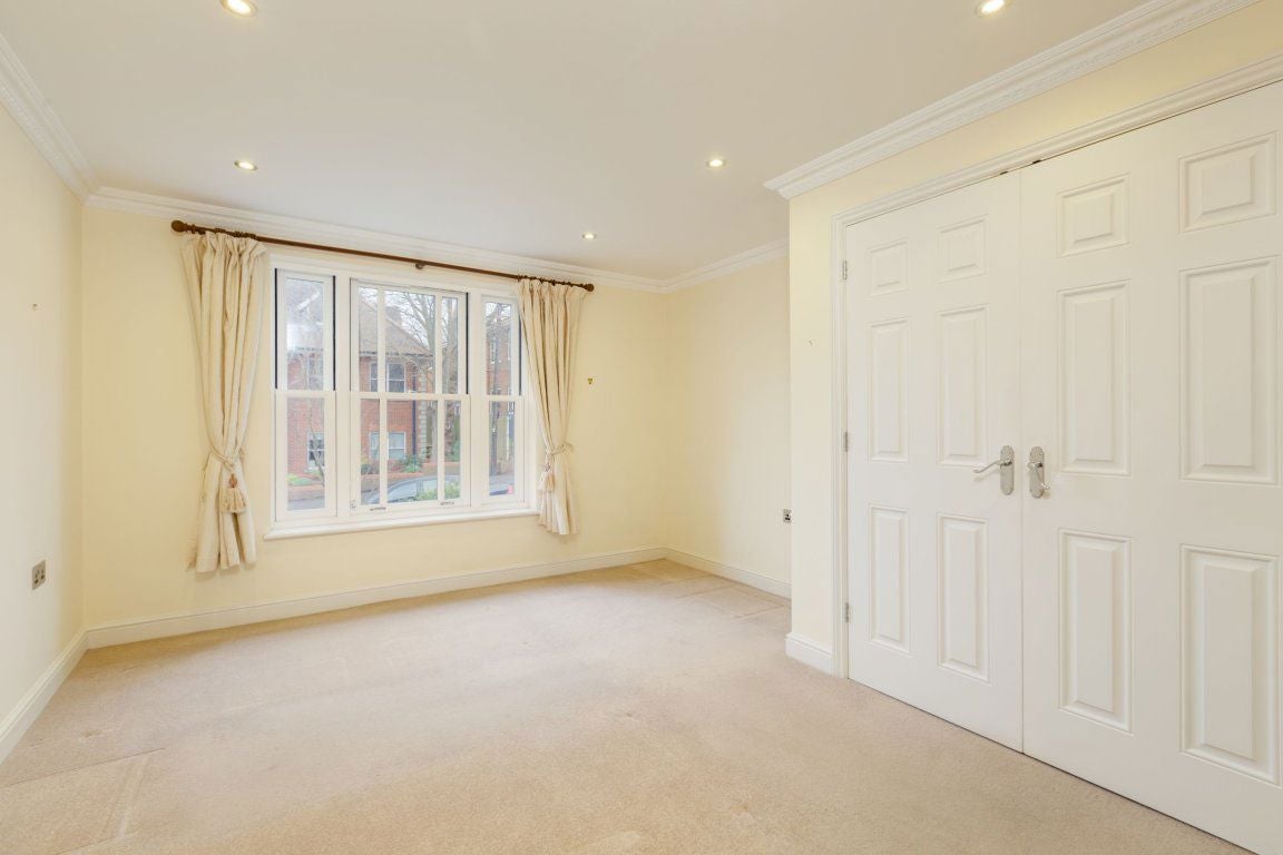 Flat Pembroke Road in Sevenoaks