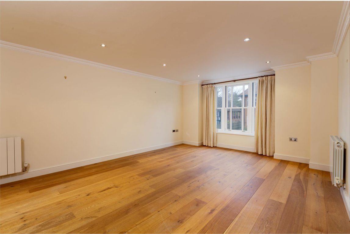 Flat Pembroke Road in Sevenoaks