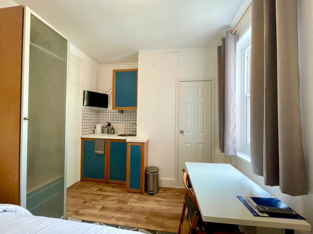 Flat Fulham Palace Road in Greater London