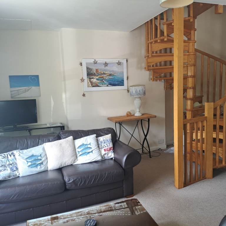 Flat Teignmouth Road in Maidencombe