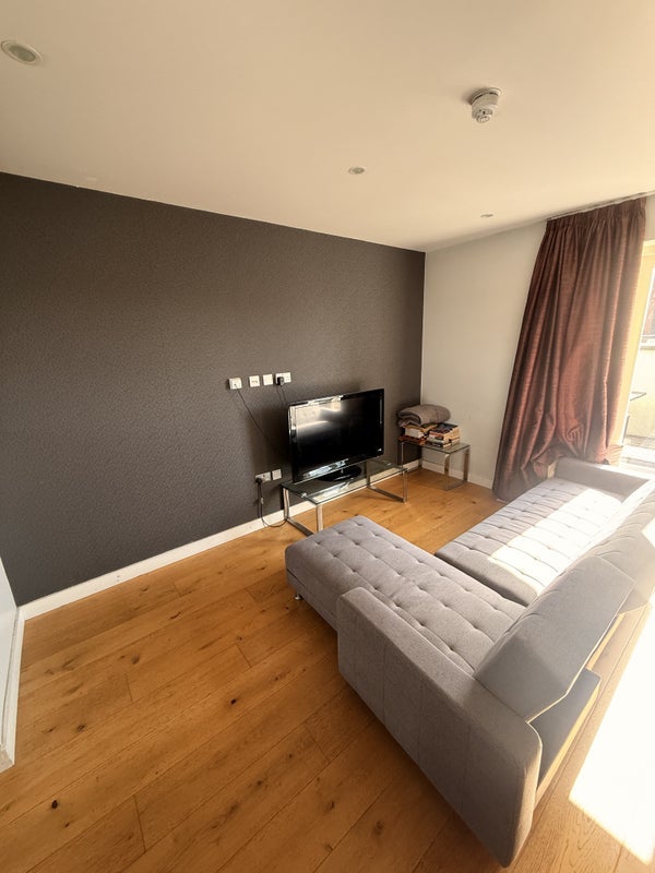 Flat Lillie Road in Greater London