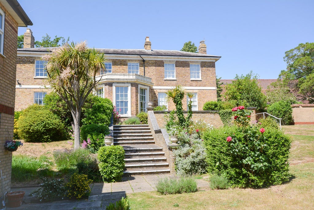 Flat Southchurch Rectory Chase in Southend-on-Sea