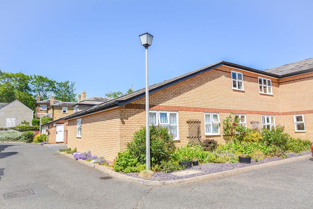 Flat Southchurch Rectory Chase in Southend-on-Sea