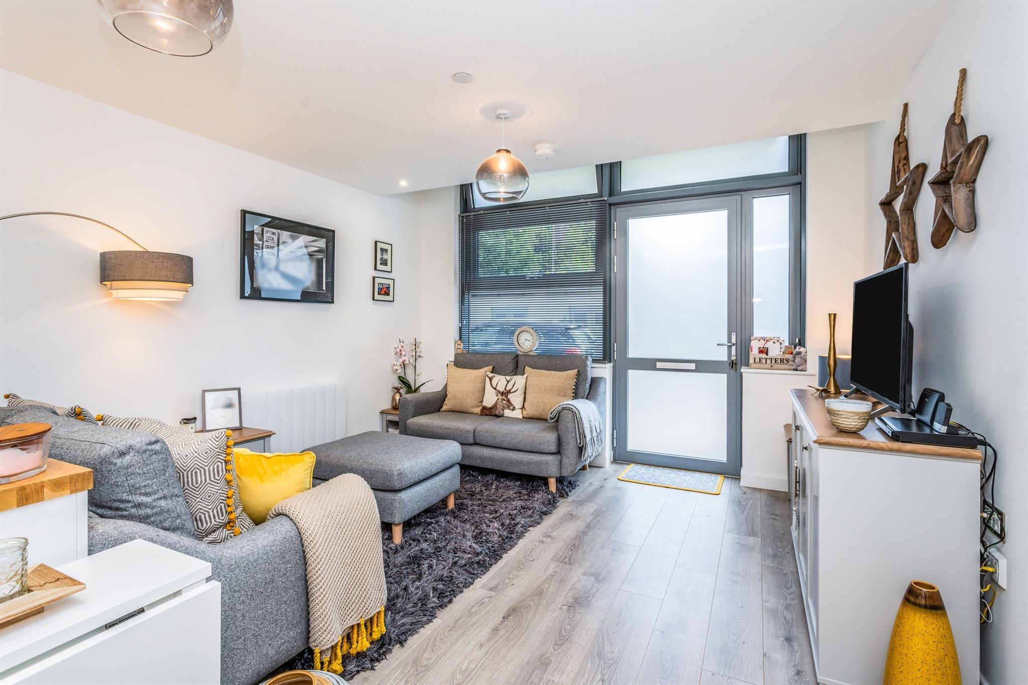 Flat Edinburgh Way in Harlow