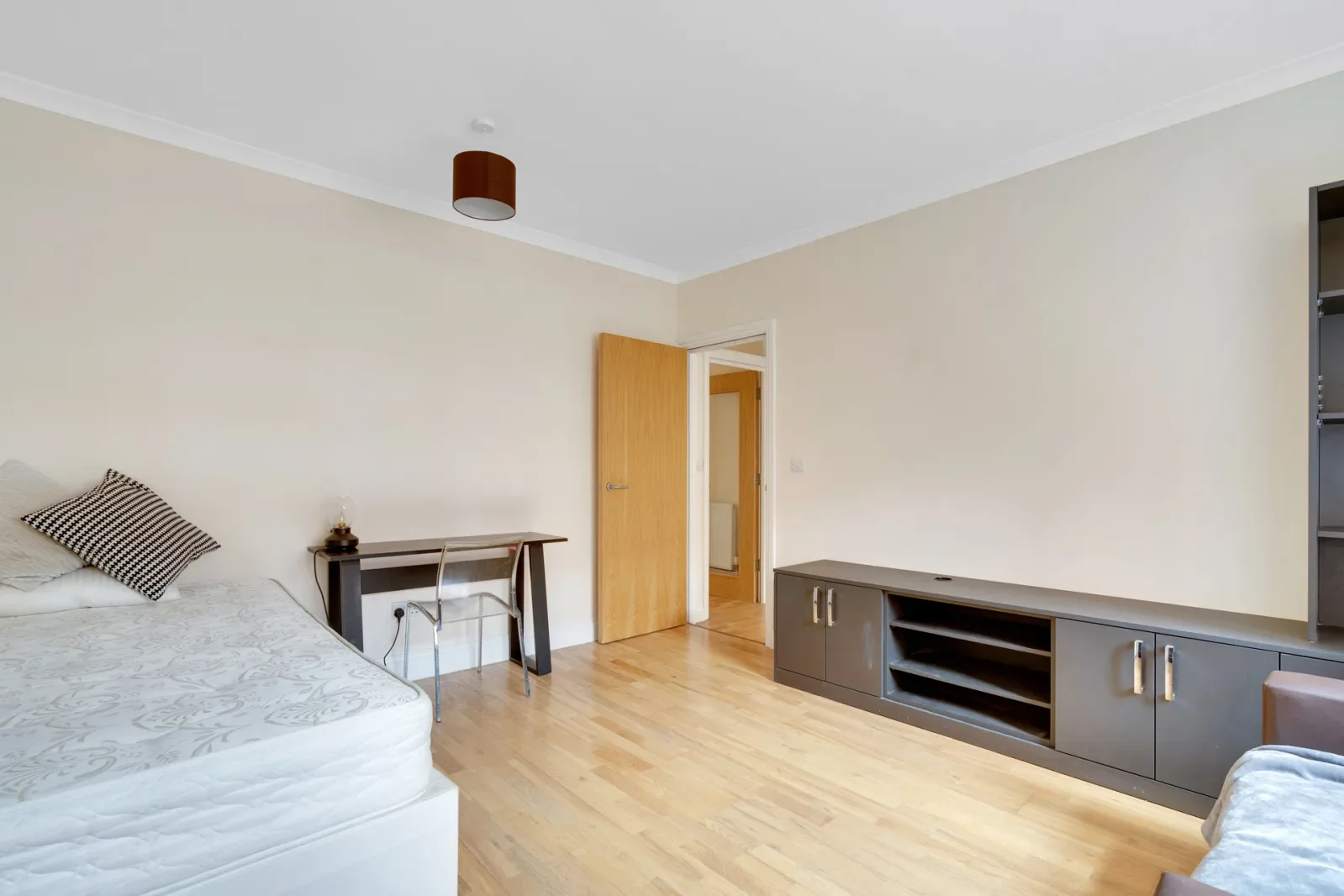 Flat Camden High Street in Greater London