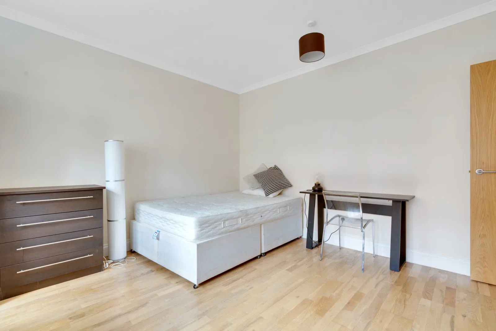 Flat Camden High Street in Greater London