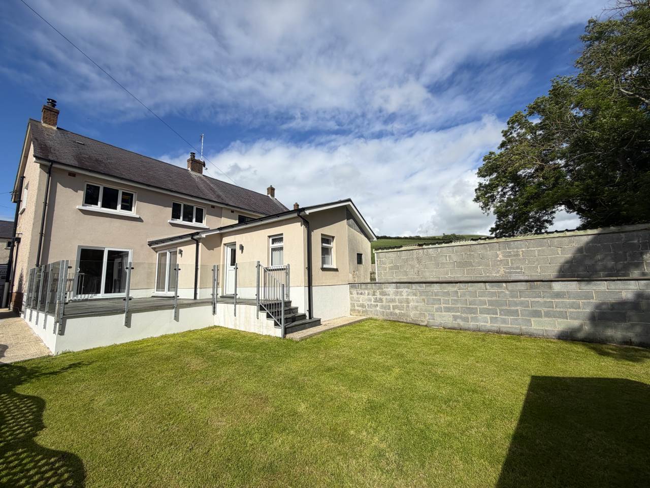 House Cylch Peris in Llanon