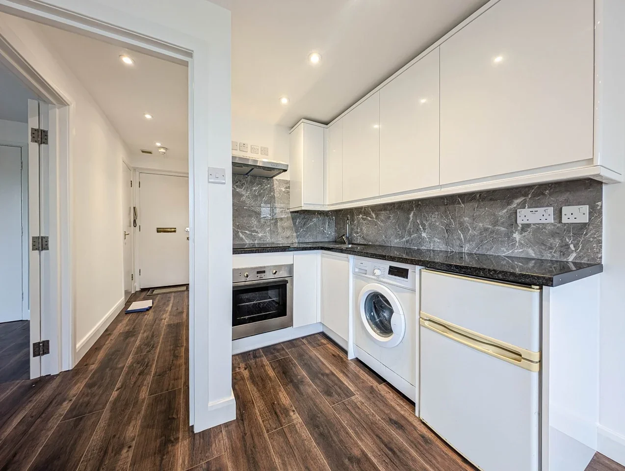 Flat Durnsford Road in Greater London