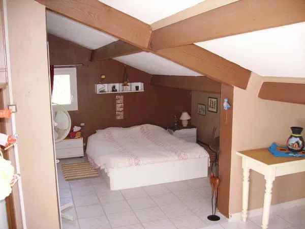 Chambre Route de Bédarrides à Sarrians
