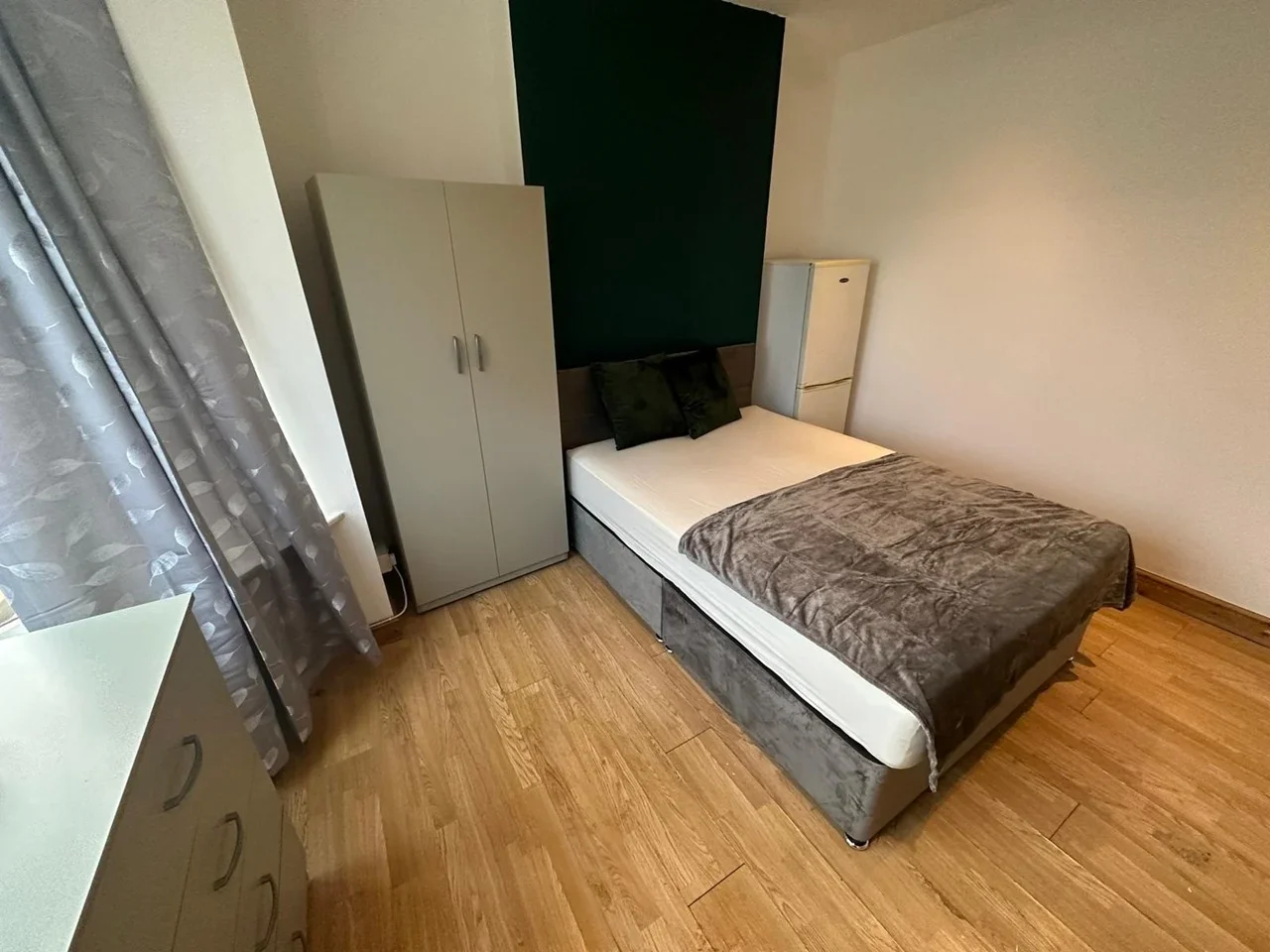 Room Beaumont Avenue in Greater London