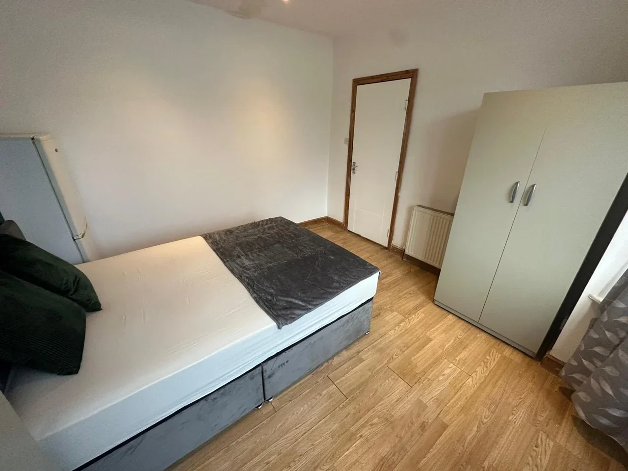 Room Beaumont Avenue in Greater London
