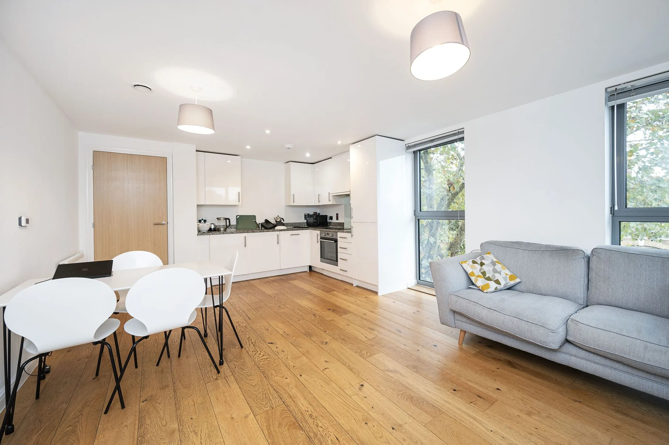 Flat Fulneck Place in Greater London