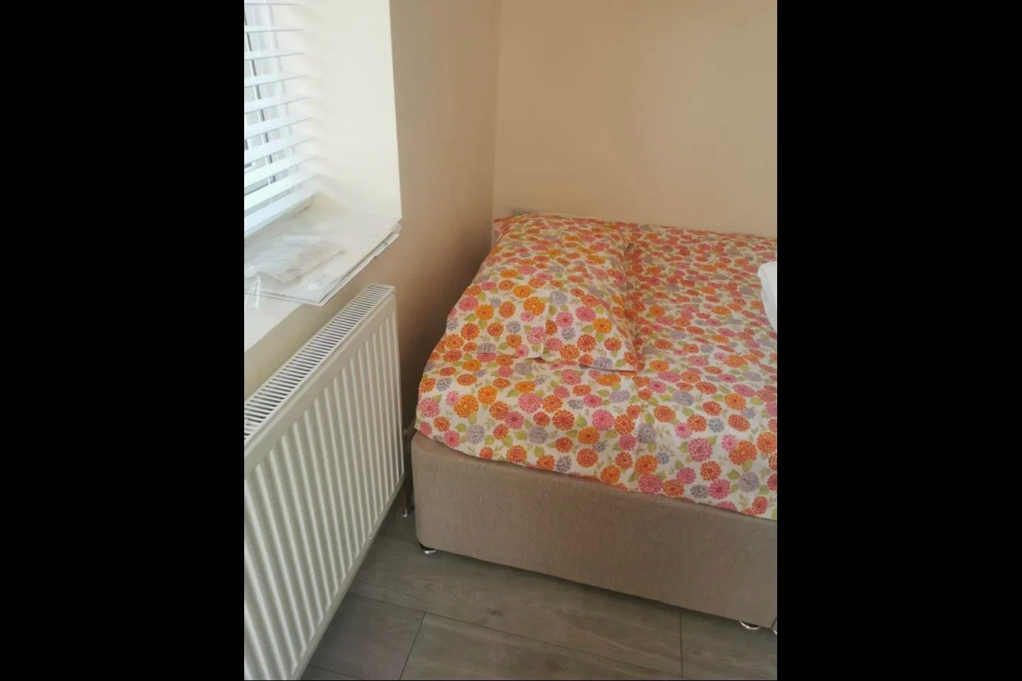 Flat Russet Close in Staines-Upon-Thames