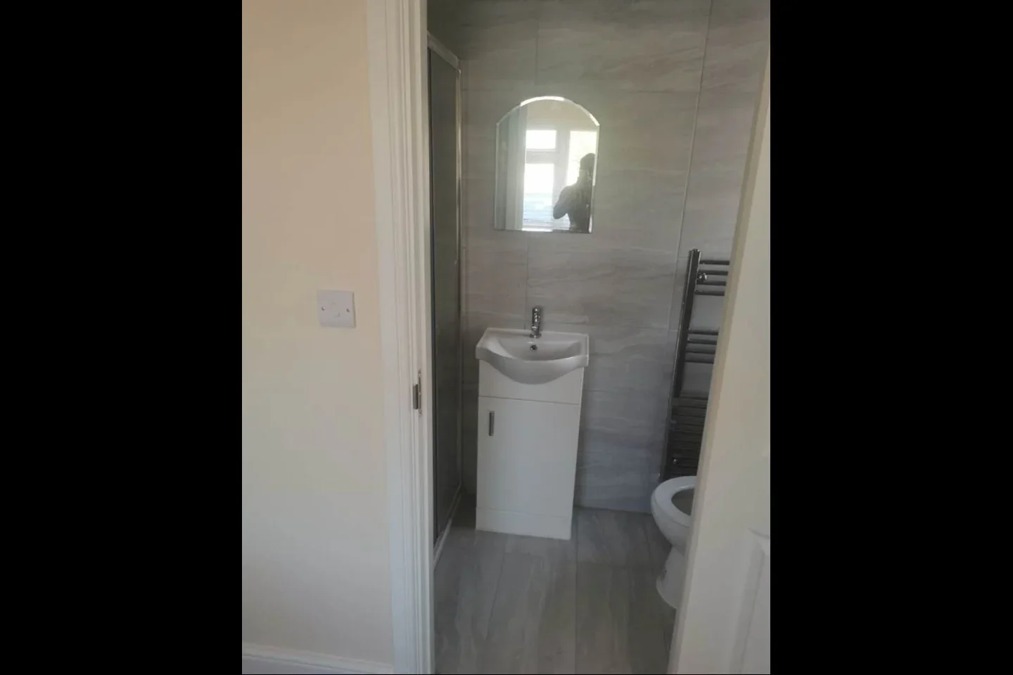 Flat Russet Close in Staines-Upon-Thames