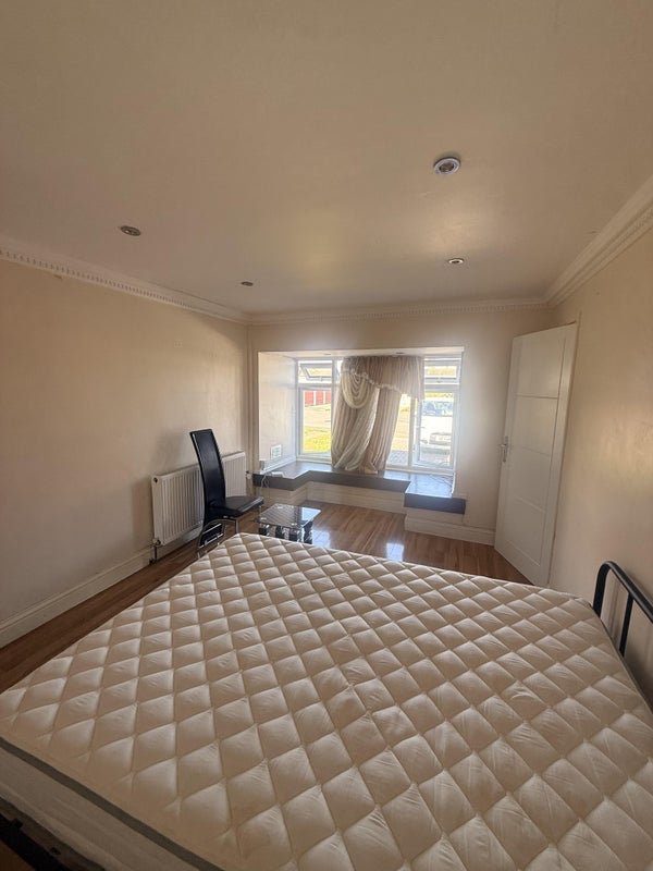 Room Barn Mead in Harlow