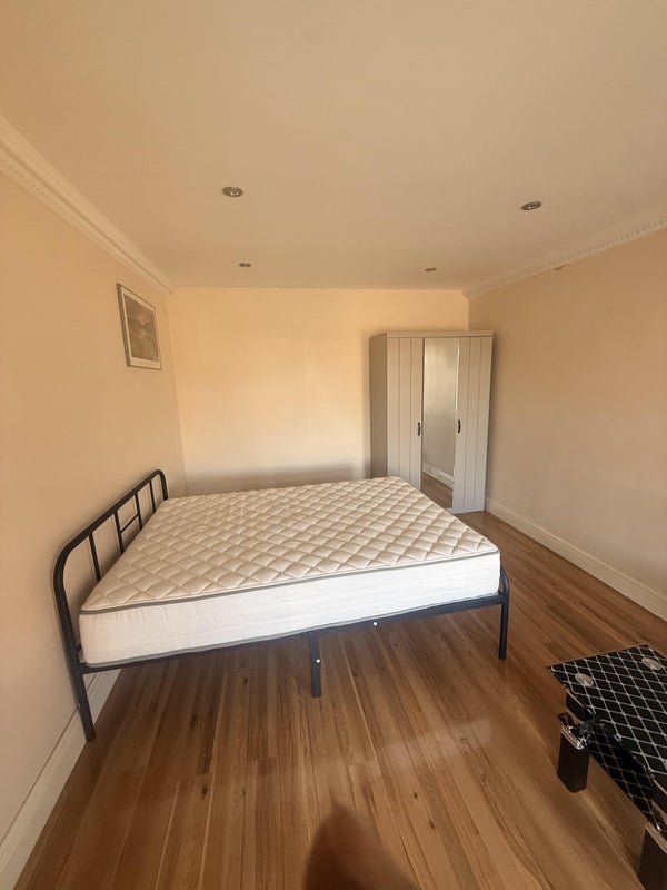 Room Barn Mead in Harlow