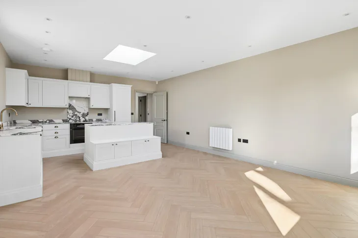 Flat Copsem Lane in Elmbridge