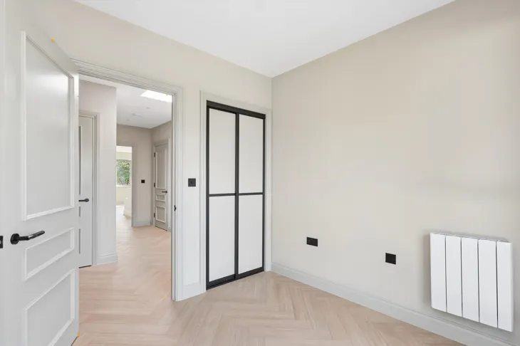 Flat Copsem Lane in Elmbridge