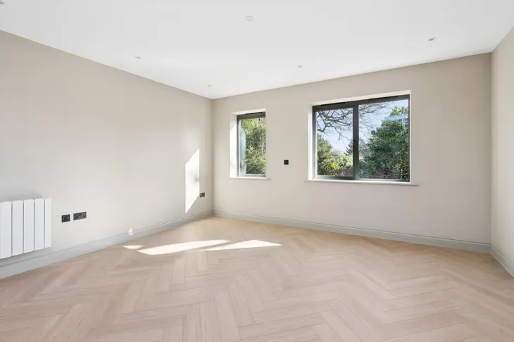 Flat Copsem Lane in Elmbridge