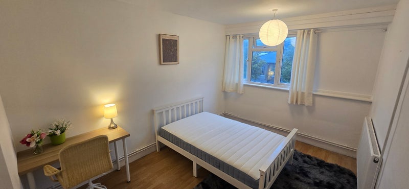 Room Charles Grinling Walk in Greater London