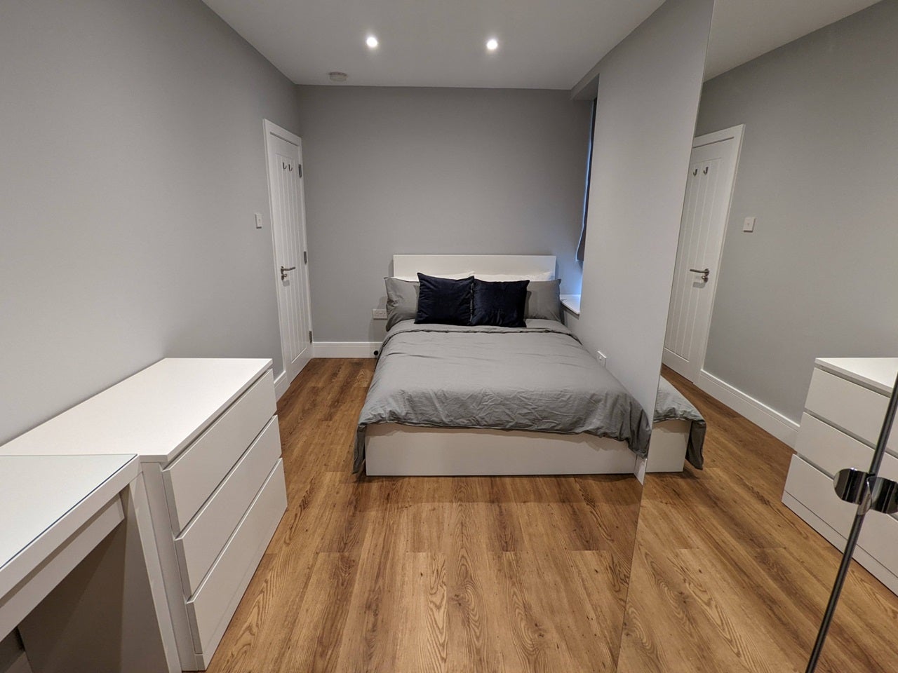 Flat Browning Street in Greater London
