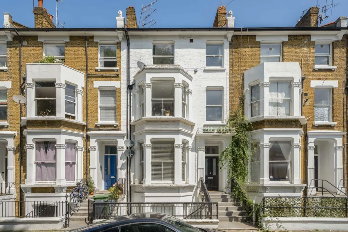 Flat Batoum Gardens in Greater London