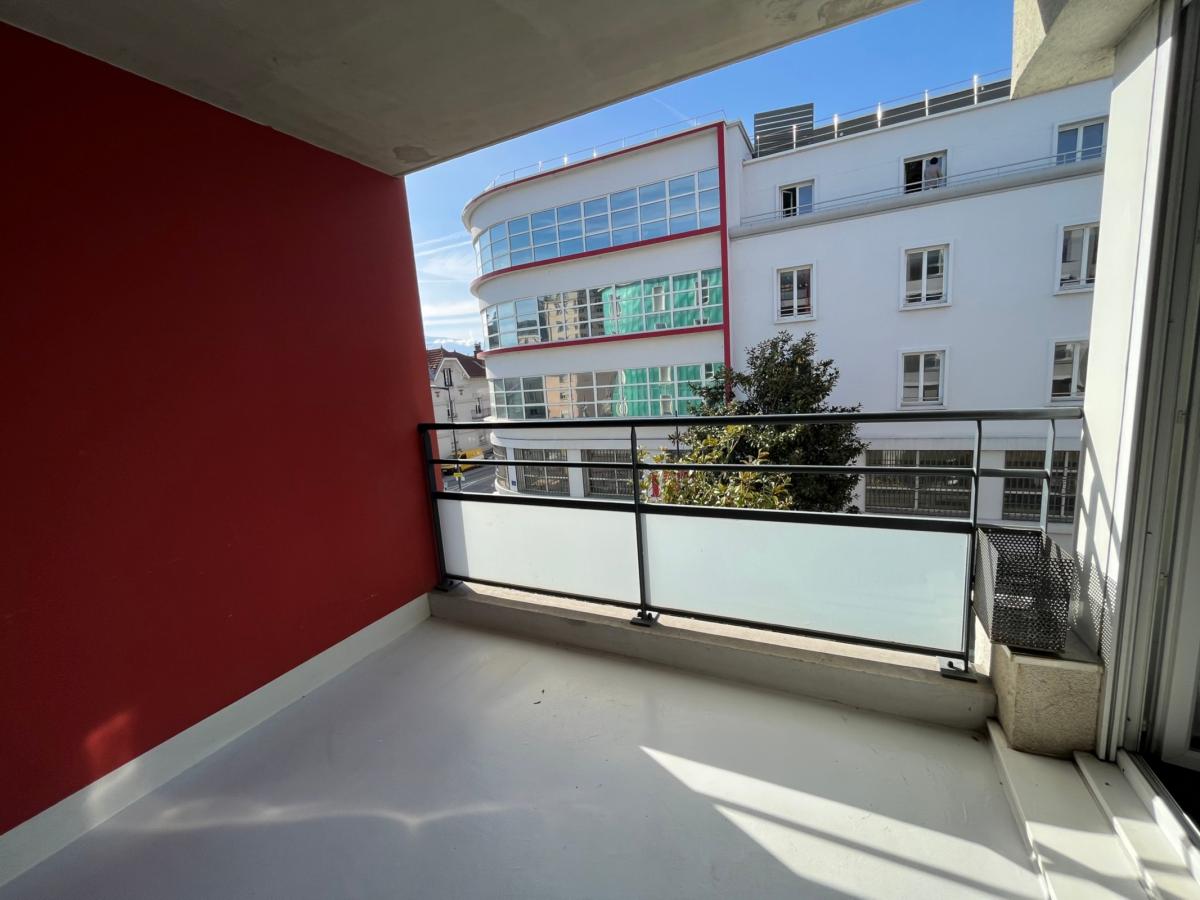 Flat Rue Victor Lastella in Grenoble