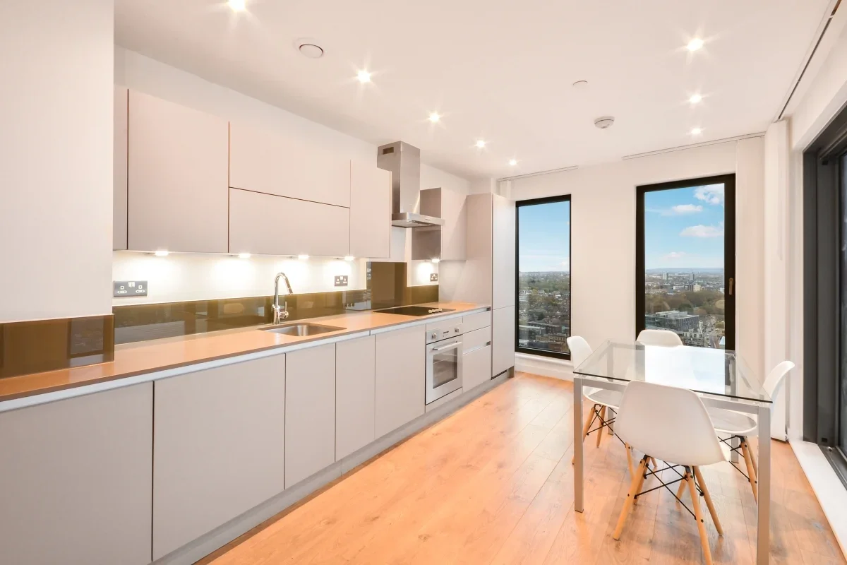 Flat Montfichet Road in Greater London
