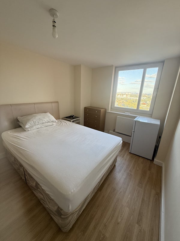 Room Bentcliffe Way in Salford