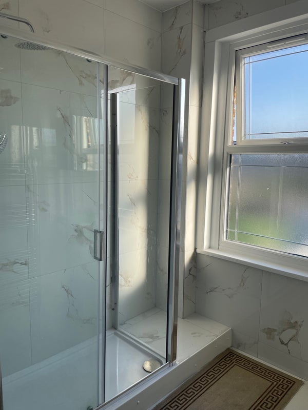 Room Wards Road in Greater London