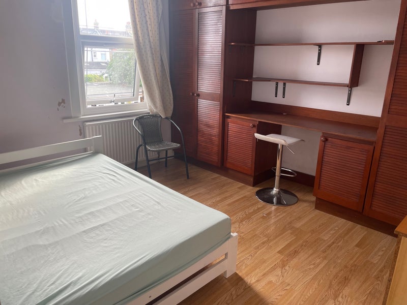 Room Wards Road in Greater London