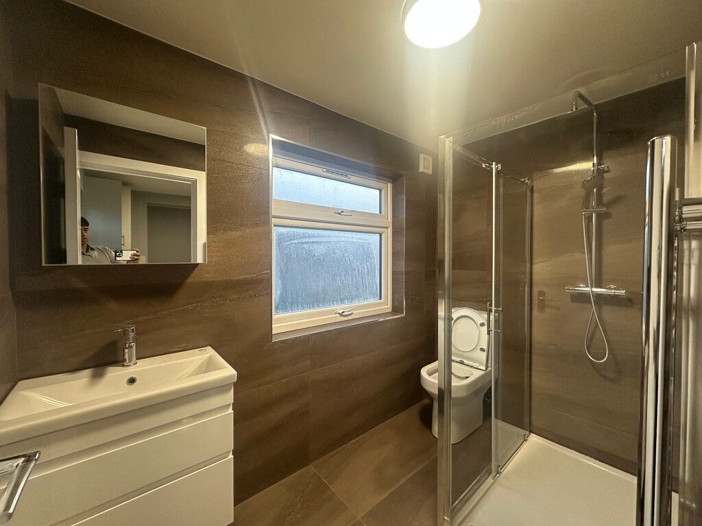 Flat Reigate Road in Greater London