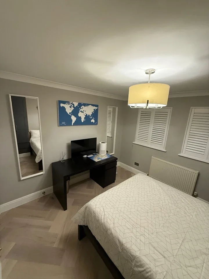 Room Forest Road in Greater London
