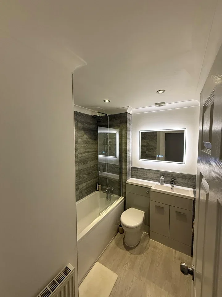 Room Forest Road in Greater London