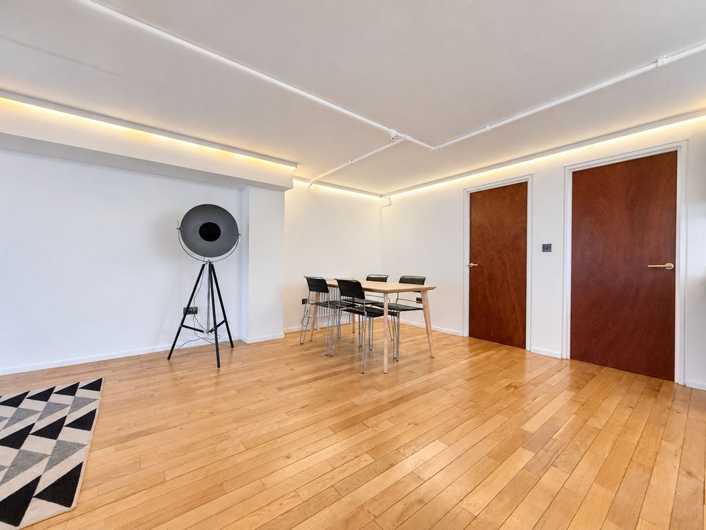 Flat Tanners Hill in Greater London