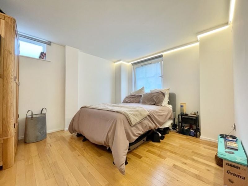 Flat Tanners Hill in Greater London