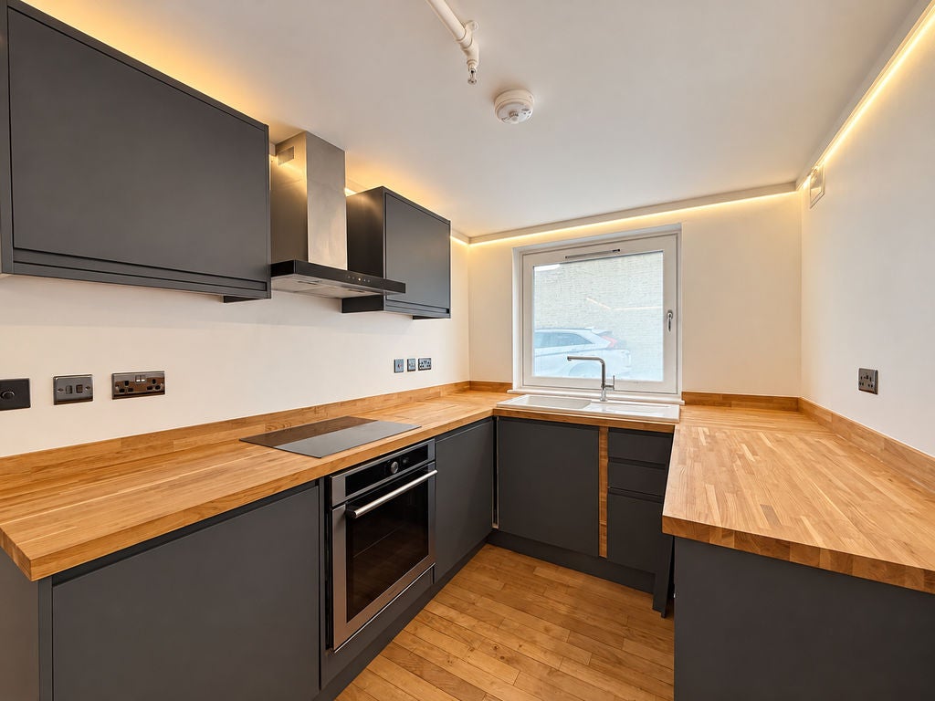 Flat Tanners Hill in Greater London