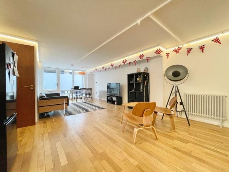 Flat Tanners Hill in Greater London