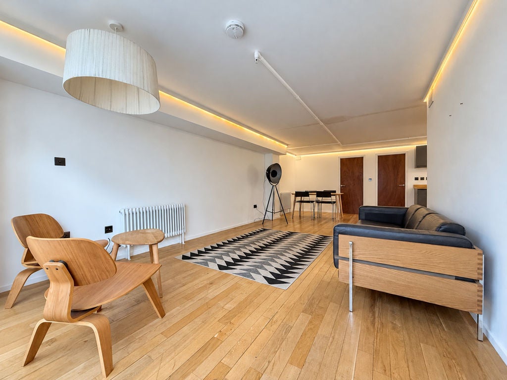 Flat Tanners Hill in Greater London