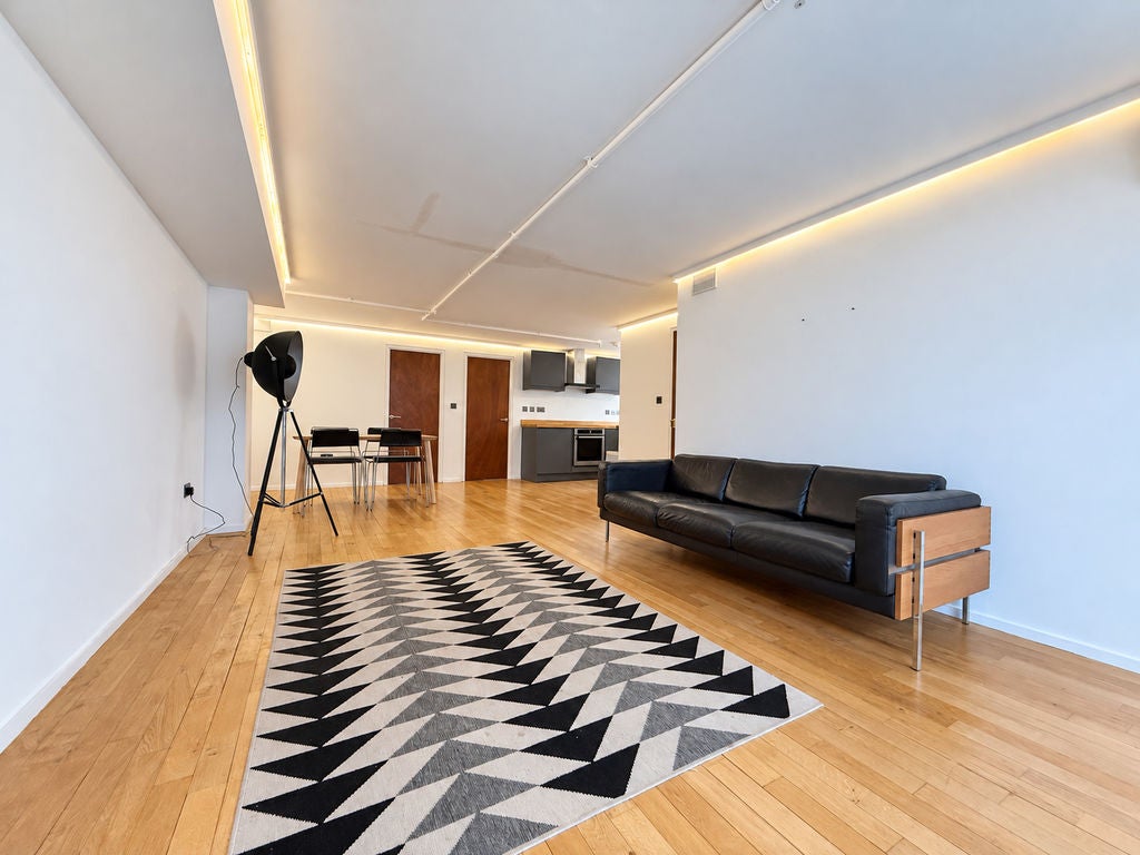 Flat Tanners Hill in Greater London